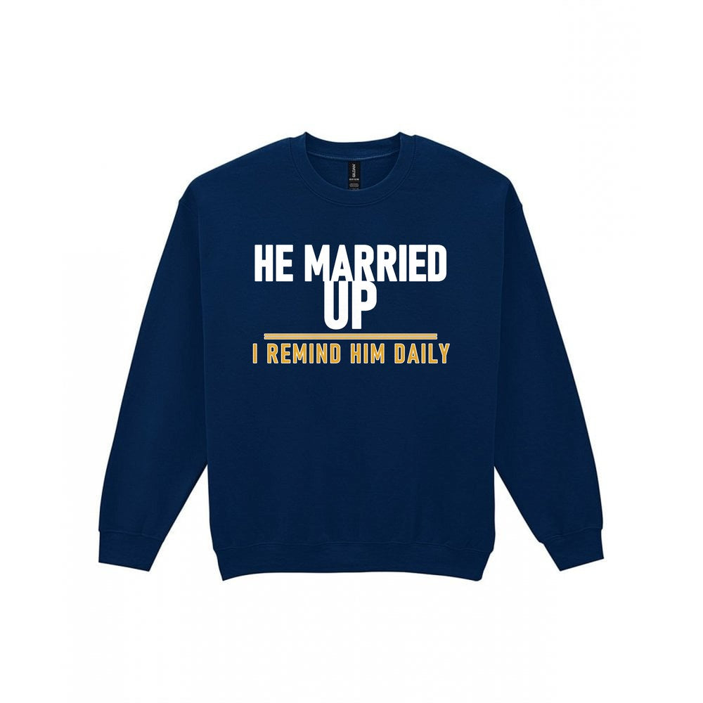He Married Up I Remind Him Daily Funny Couples T-Shirt & Sweatshirt Sweatshirt in Navy