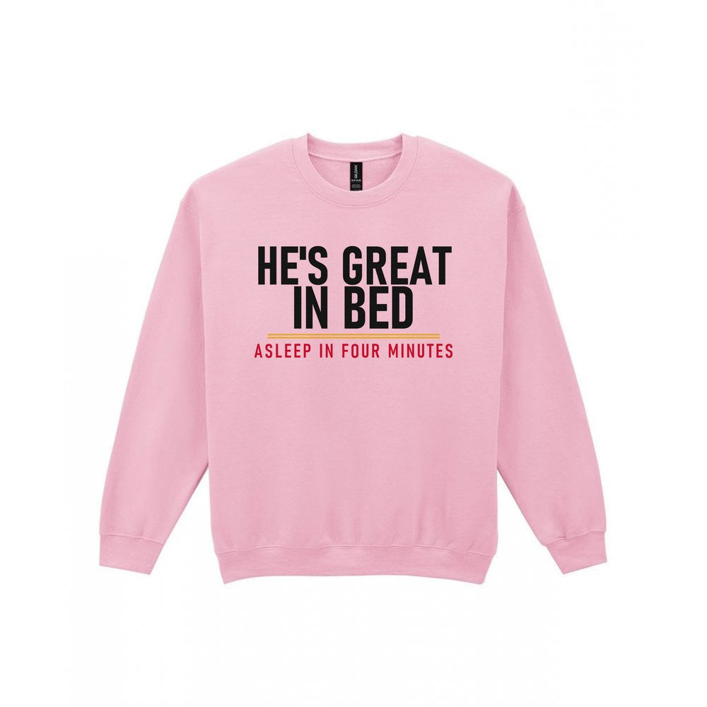He's Great In Bed Asleep In Four Minutes Funny Couples T-Shirt & Sweatshirt Sweatshirt in Light Pink