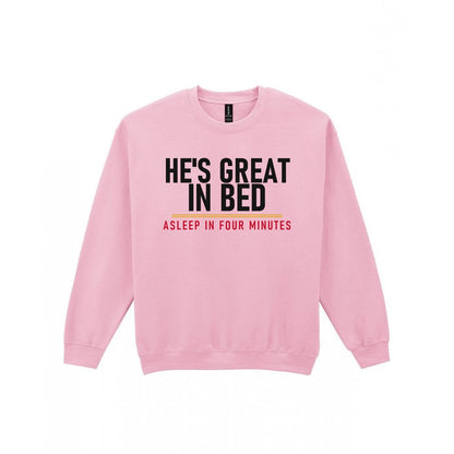 He's Great In Bed Asleep In Four Minutes Funny Couples T-Shirt & Sweatshirt Sweatshirt in Light Pink