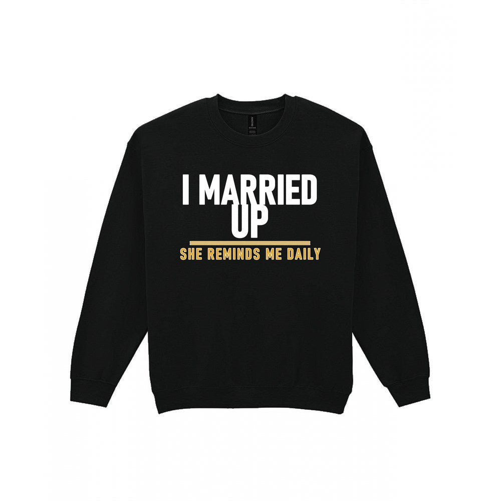 I Married Up She Reminds Me Daily Funny Couples T-Shirt & Sweatshirt Sweatshirt in Black